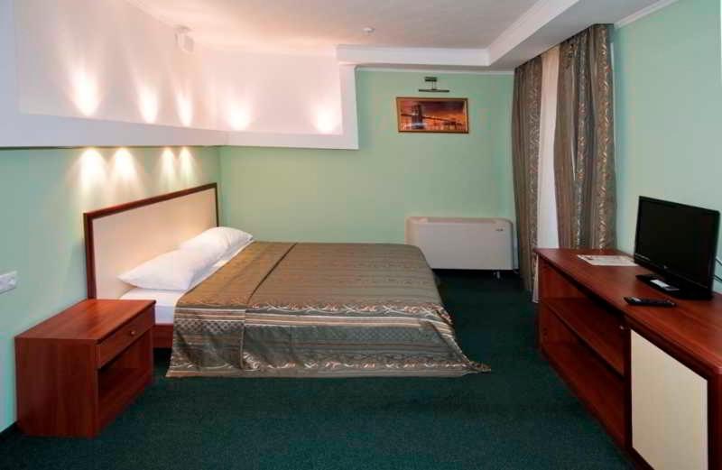 Hotel Optima Deluxe Krivói Rog Habitación foto