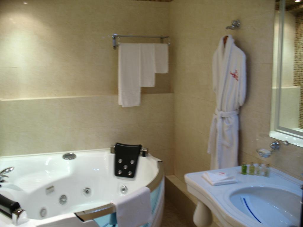 Hotel Optima Deluxe Krivói Rog Habitación foto
